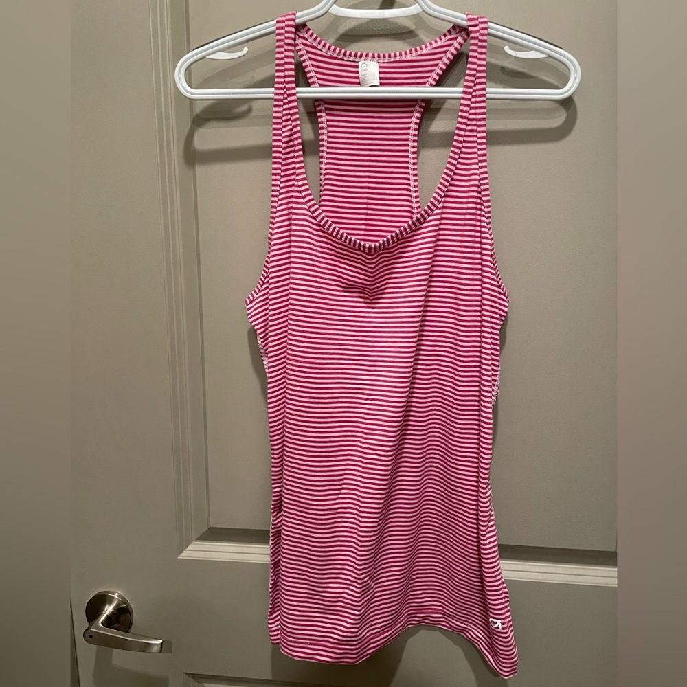 NWOT Gap Fit exercise top women’s size XL. Pink striped workout top Barbie